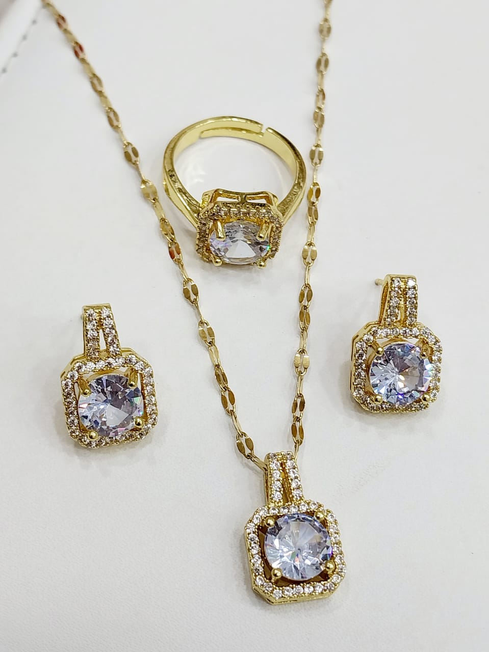 Luxurious Solitaire Necklace Set