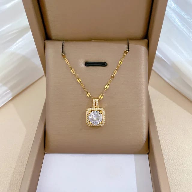 Luxurious Solitaire Necklace Set