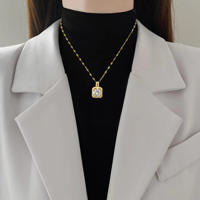 Luxurious Solitaire Necklace Set