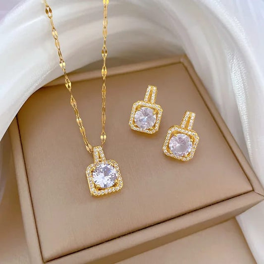 Luxurious Solitaire Necklace Set